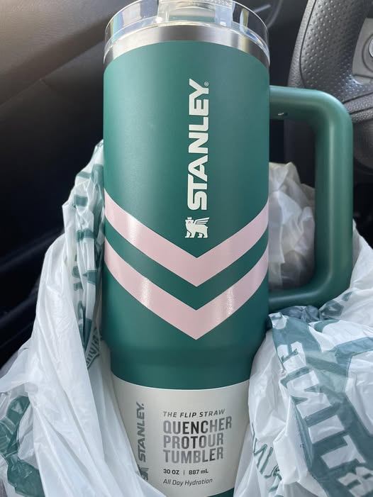 Stanley Quencher® ProTour 40oz – Emerald Chevron | Limited Edition 2025 | Flip Straw Tumbler | Best Stanley in Pakistan 🌟 waodeals