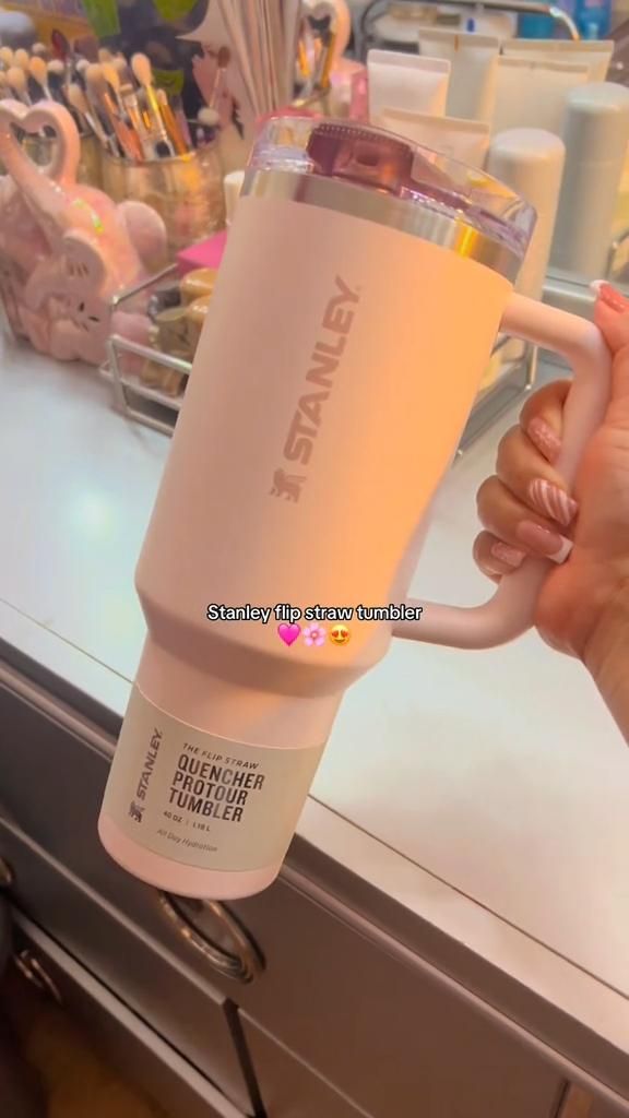 🤍 Stanley Quencher ProTour Flip Straw Tumbler 40oz – Leakproof Cream 🧊✨ WaoDeals