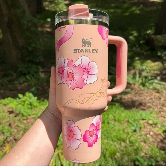 🍑 Stanley x Barbie 80s Peaches 'N Cream Quencher 40oz💖✨ waodeals
