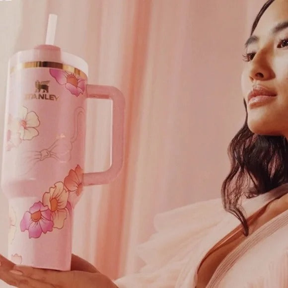 🍑 Stanley x Barbie 80s Peaches 'N Cream Quencher 40oz💖✨ waodeals