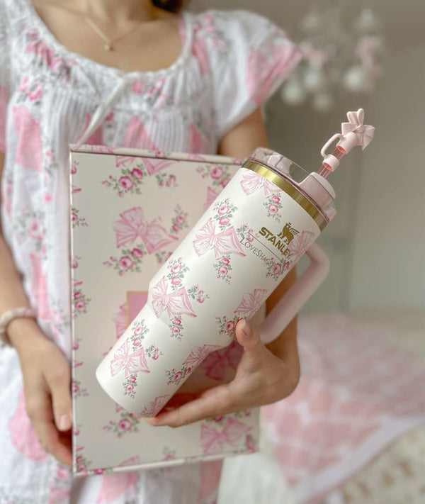 Stanley X LoveShackFancy Holiday Quencher 40oz – Rosa Beaux Pink Tumbler for Girls & Women 🌸✨💕 waodeals